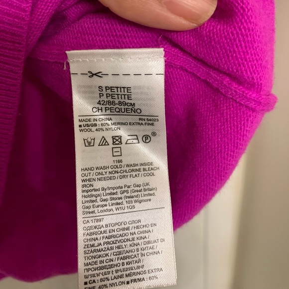 SOLD Banana Republic Sweater - Picture 4 of 4